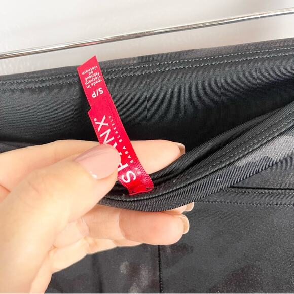 Spanx Camo Leggings Women’s Activewear Pants size S Black - Picture 4 of 7